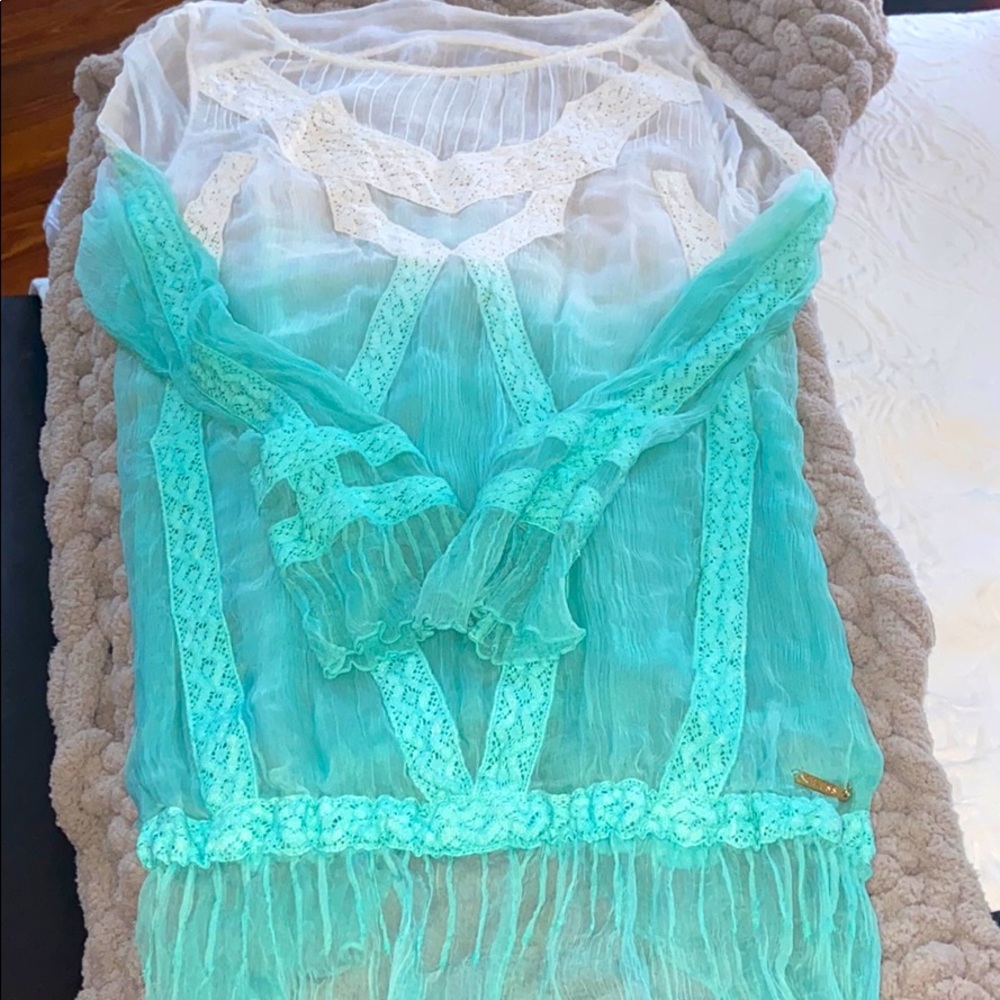 Guess women’s top size L